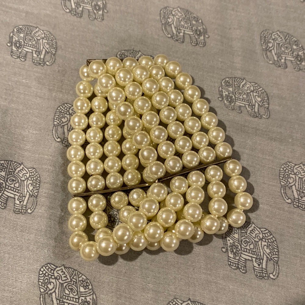 Pearl bracelet